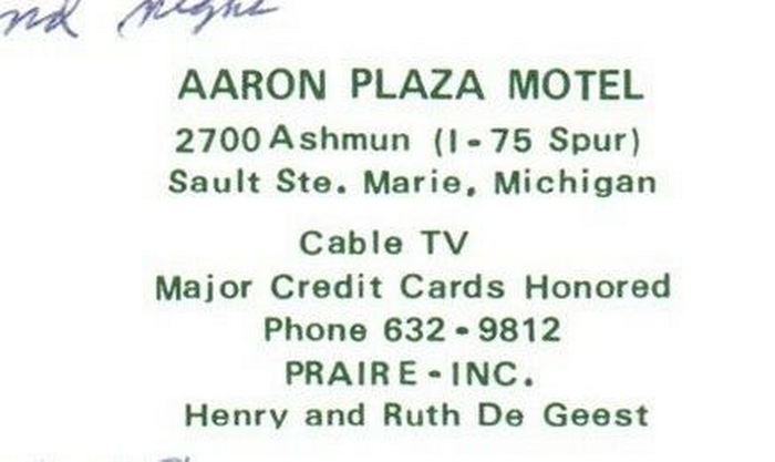 Aaron Plaza Motel (Blue Swan Inn) - Vintage Postcard